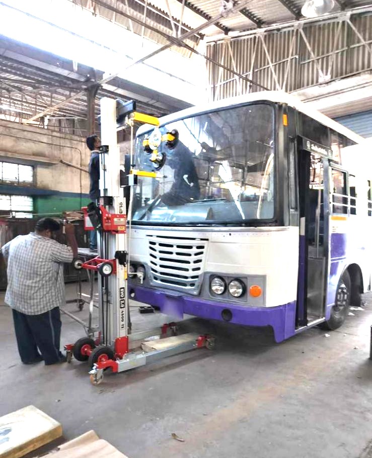 Bus Windshield Installer